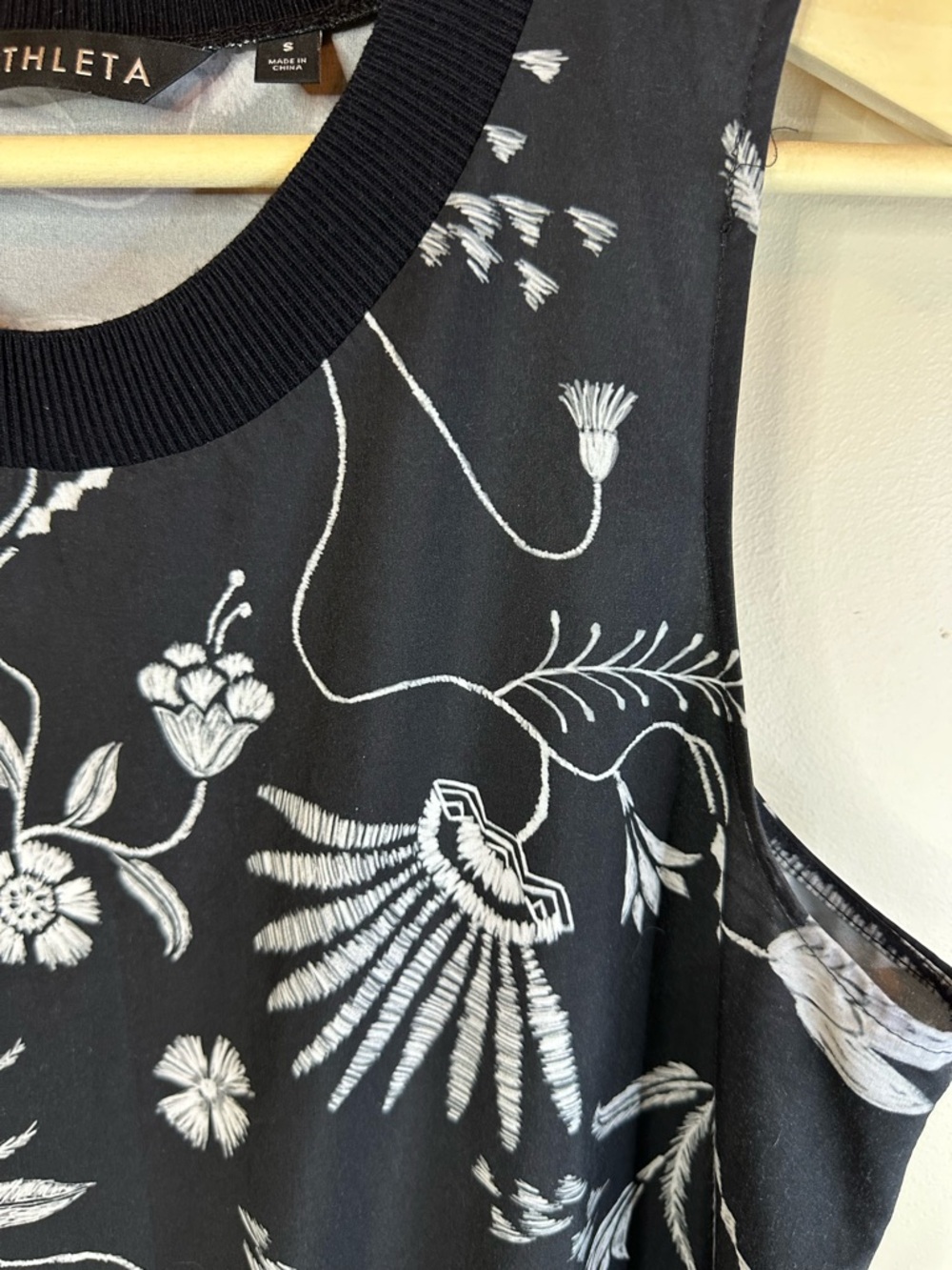 Athleta SMALL Black Floral Zephyr Printed Shell Tank Top - P2P 19” - Picture 2 of 5